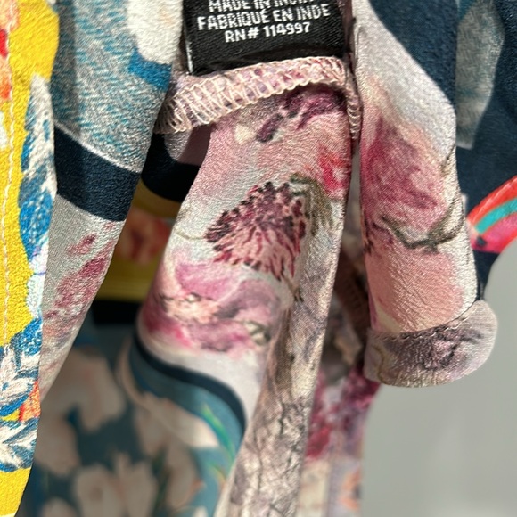 Tolani Silk Floral Blouse Tunic size Large - Picture 13 of 13